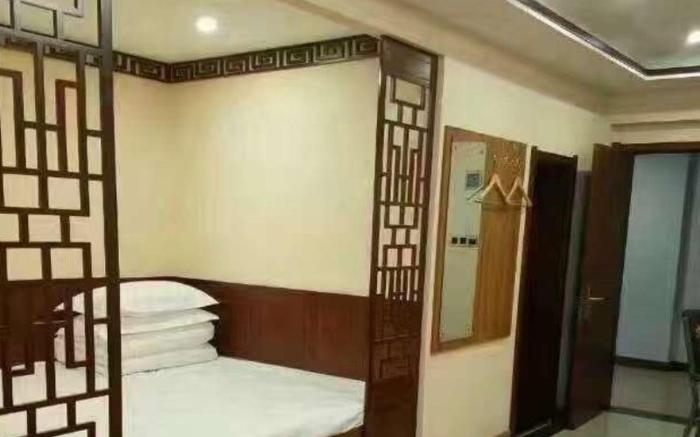 Shell Zhaozhong Ancient Street Jinzhong County Railway Station Hotel