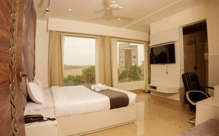 HOTEL LIME TREE