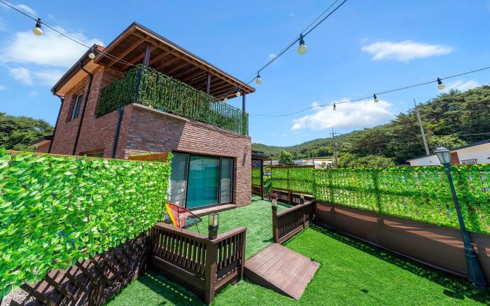 Taean WithDog Aegyeonspa Poolvilla