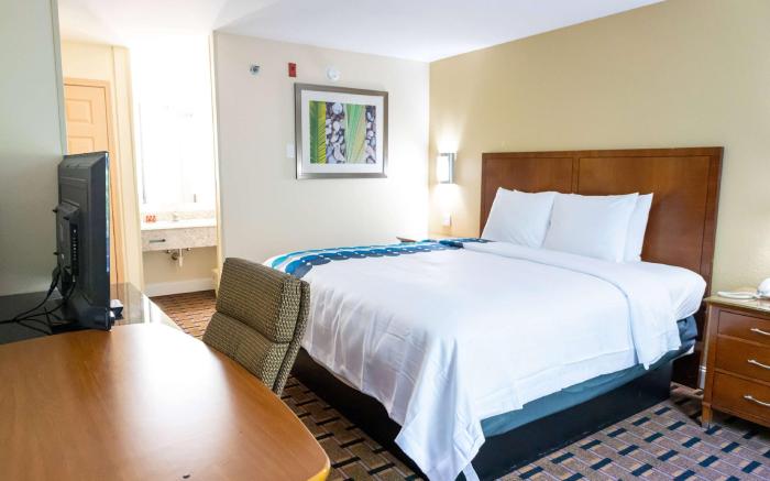 Days Inn by Wyndham College Park Atlanta Airport South