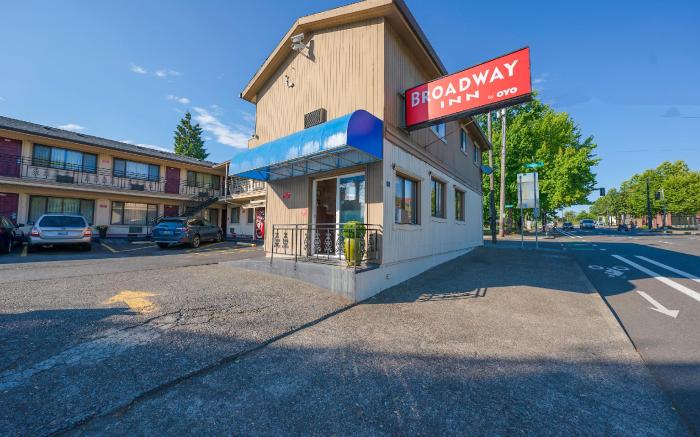 Broadway Inn by OYO Portland Downtown