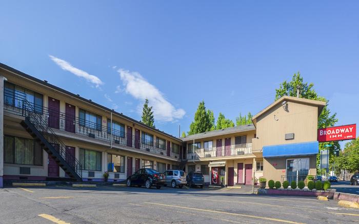 Broadway Inn by OYO Portland Downtown