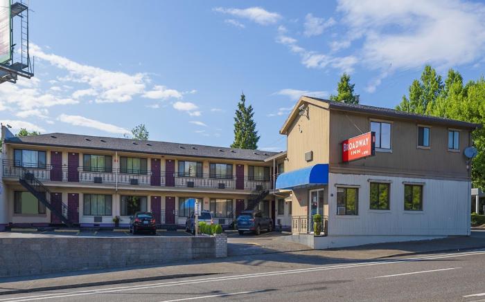 Broadway Inn by OYO Portland Downtown