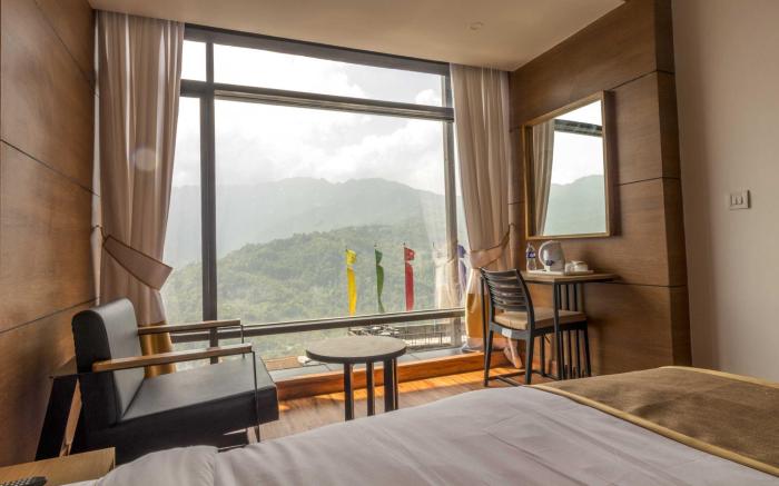 The Regal Hotel & Lounge