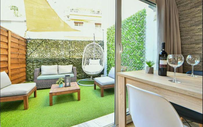 IQ Residences - Athens Way Apartments