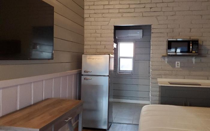 Hollywood Gardens Inn & Suites