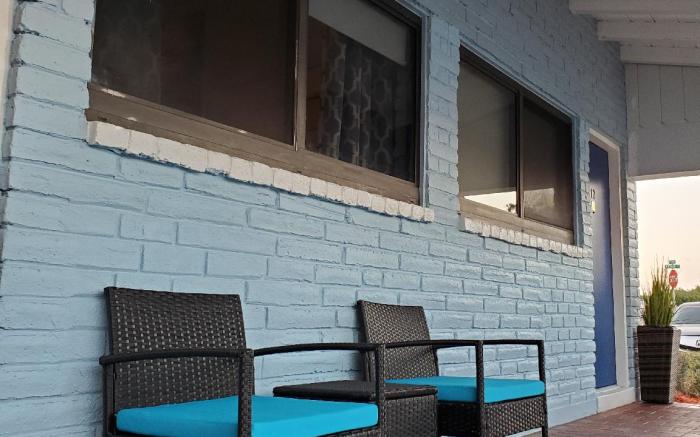 Hollywood Gardens Inn & Suites