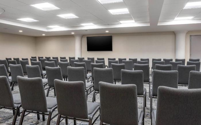 Comfort Inn & Suites Newark Liberty International Airport