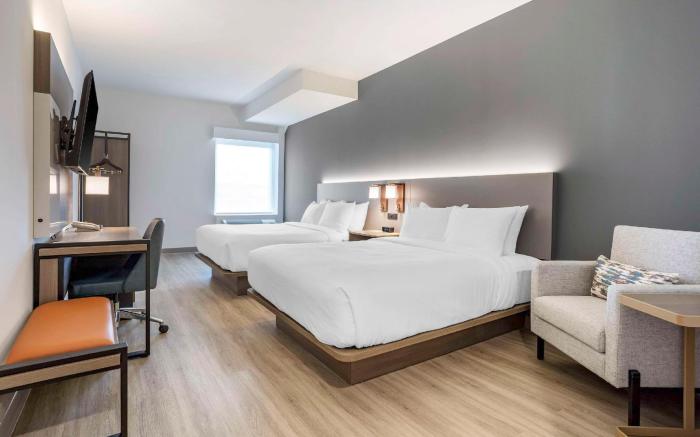 Comfort Inn & Suites Newark Liberty International Airport