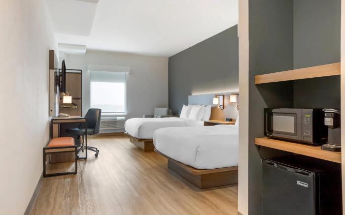 Comfort Inn & Suites Newark Liberty International Airport