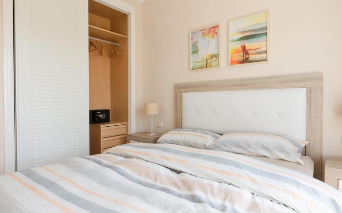CALANOVA - Magnificent apartment with shared pool and free WiFi