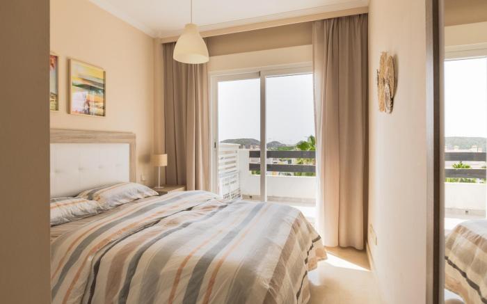 CALANOVA - Magnificent apartment with shared pool and free WiFi