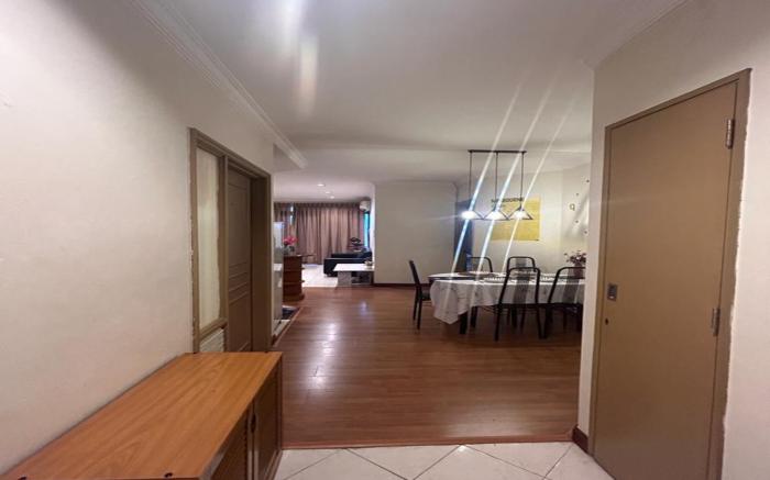 Riverbank suites level 12