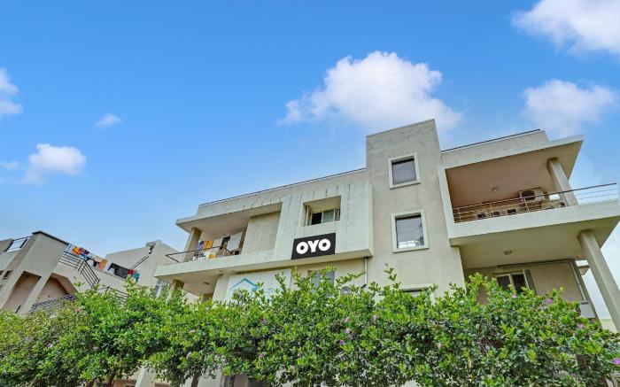 Super OYO 814916 Indra Suites