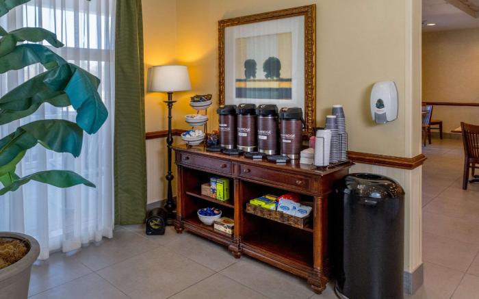 Country Inn & Suites by Radisson, Princeton, WV