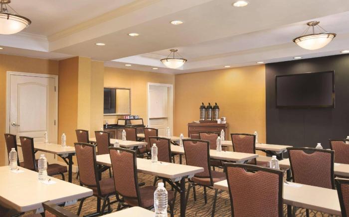 Country Inn & Suites By Radisson,  Atlanta Airport North, GA