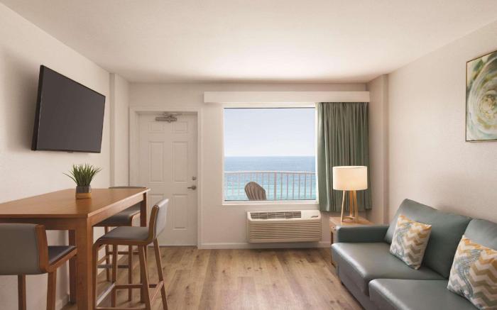 Radisson Beachfront Hotel - Panama City Beach