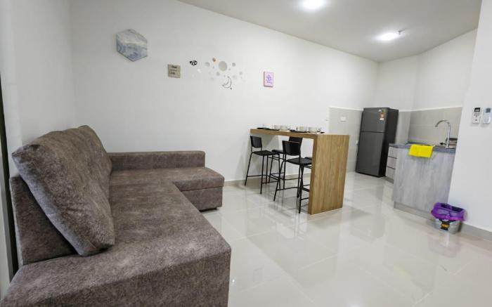 Comic Homestay @ The Shore