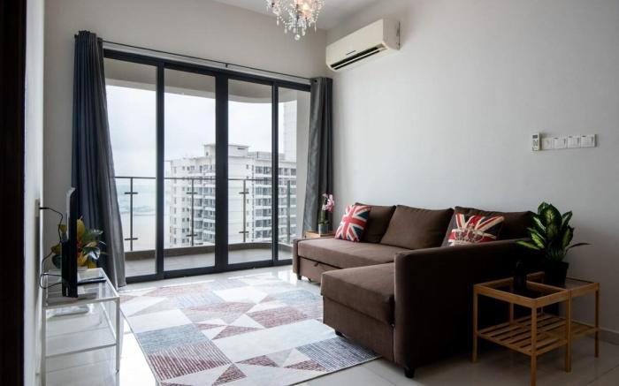A Stylish 2BR Suite, Water Views, Free Parking