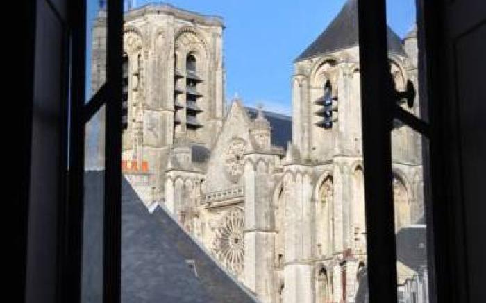 Hotel de Panette - Entree sainte Chapelle - Cathedrale - Palais Jacques Cœur - Panette Collection