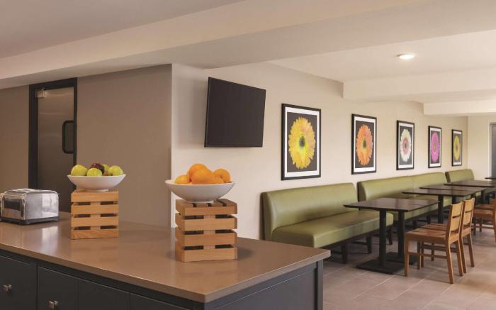 Country Inn & Suites by Radisson, Madison, WI