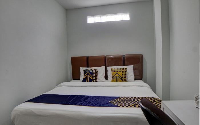 SPOT ON 92822 Finest House Near Amplas Bus Terminal