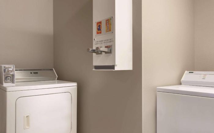 Country Inn & Suites by Radisson, Waterloo, IA