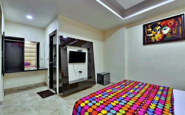 HOTEL SAMRAT IN