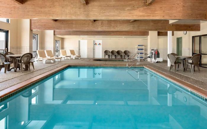 Country Inn & Suites by Radisson, Council Bluffs, IA