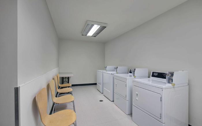 Motel 6 Airdrie, AB