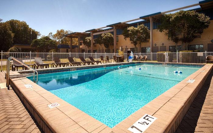 Best Western Crossroads Inn