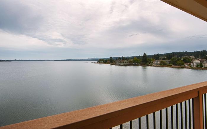 Best Western Plus Silverdale Beach Hotel