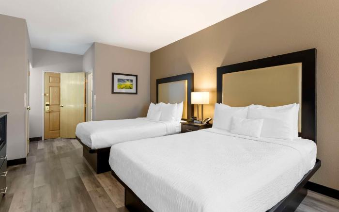 Best Western Plus Des Moines West Inn & Suites