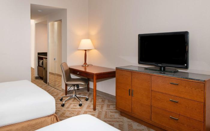 DoubleTree Suites by Hilton Philadelphia West Hotel
