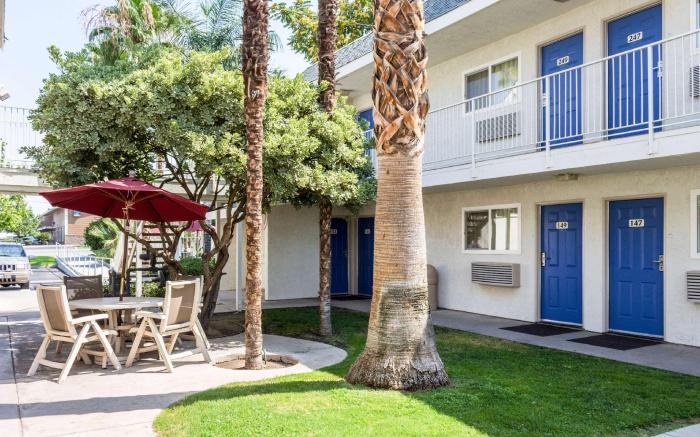 Motel 6 Bakersfield, CA - East