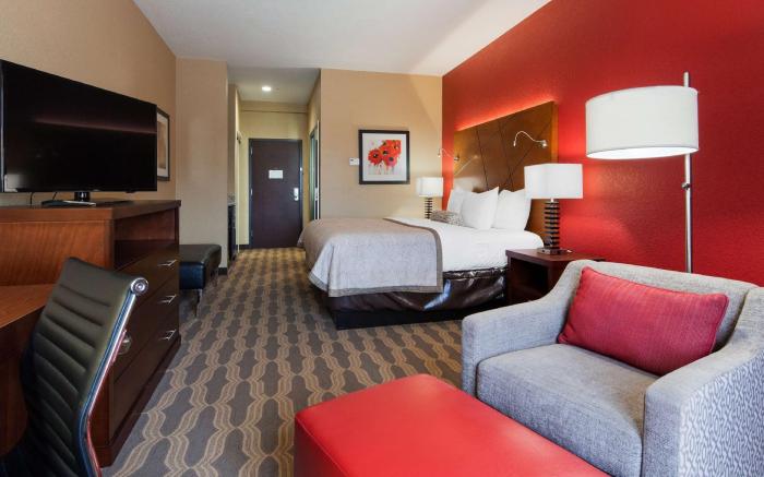 Best Western Plus Fairview Inn & Suites