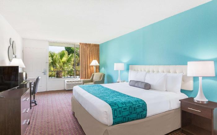 Howard Johnson by Wyndham Lakeland