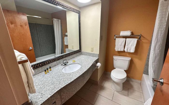 Best Western Plus Bass Hotel & Suites