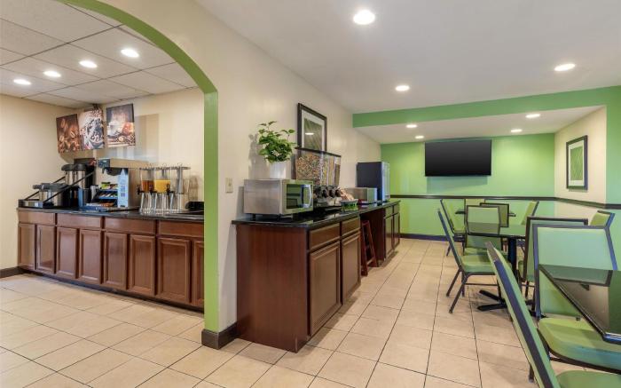 Sure Stay Hotel by Best Western East Brunswick Inn