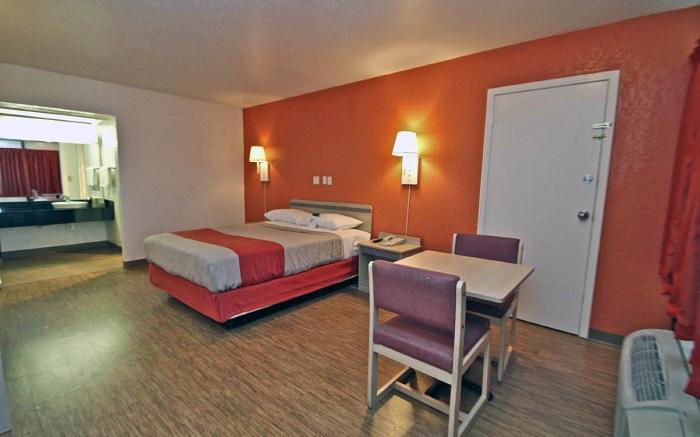 Motel 6 Sallisaw, OK