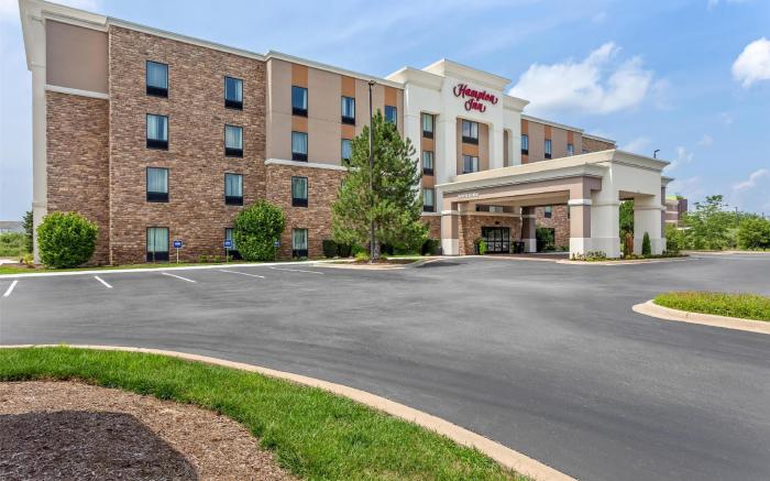 Hampton Inn-DeKalb (Near the University)