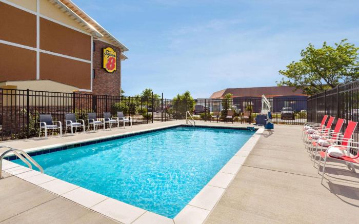 Super 8 By Wyndham Lenexa Overland Park Area