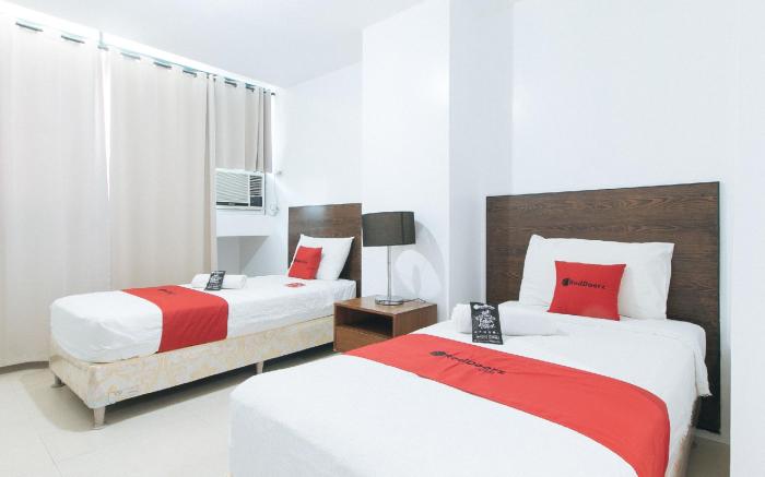 RedDoorz near Osmena Highway 1