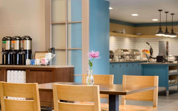 Country Inn & Suites by Radisson, Seattle-Tacoma International Airport, WA