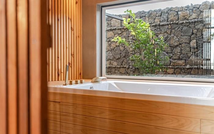 G#3 Aewol Coastal Road Full Ocean View Spa Pool Sunset View Jeju Emotional Accommodation