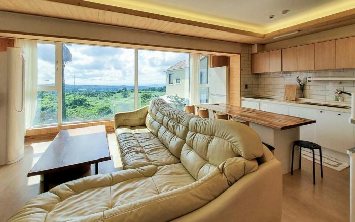 Levillage Aewol Beautiful Jeju Garden with Ocean View and Forest View - B