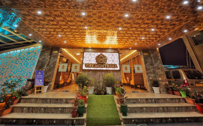 Hotel The Montreal Near by Dal Lake