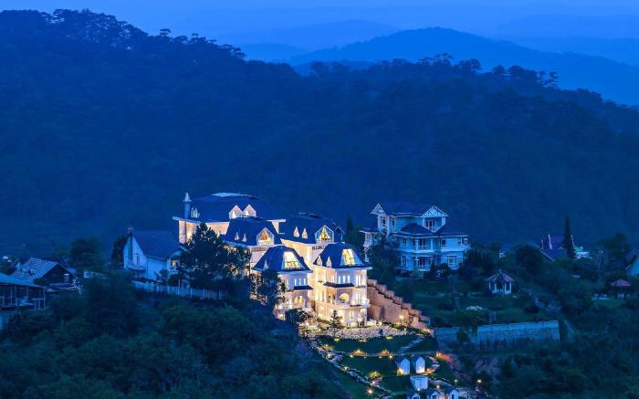 Dalat De Charme Village