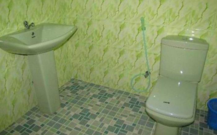 Lake Edge Holiday Inn