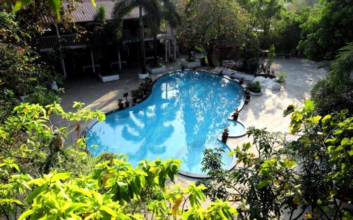 Pali Village resort